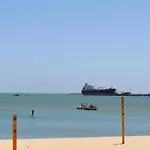 13 FLAT BEIRA MAR Com ENERGIA, VAGA, 3 CAMAS, WI-FI e AR